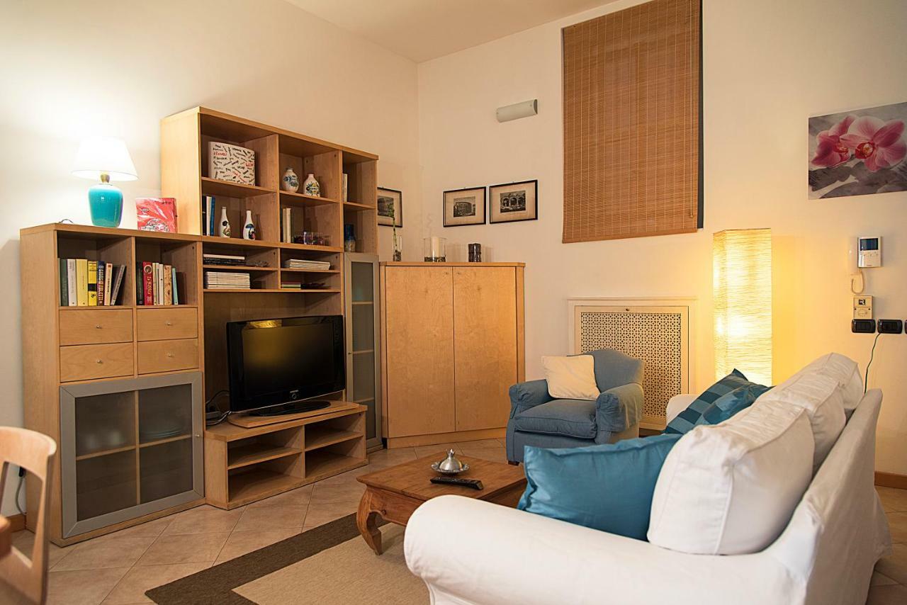 Elegant Apartment In Sant'Ambrogio Milan Bagian luar foto